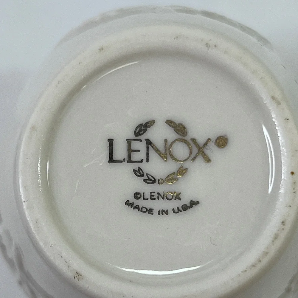 Lenox‎ Westbury Pierced Vase Raised Leaves Gold Trim Ivory 6-3/4 Inch
